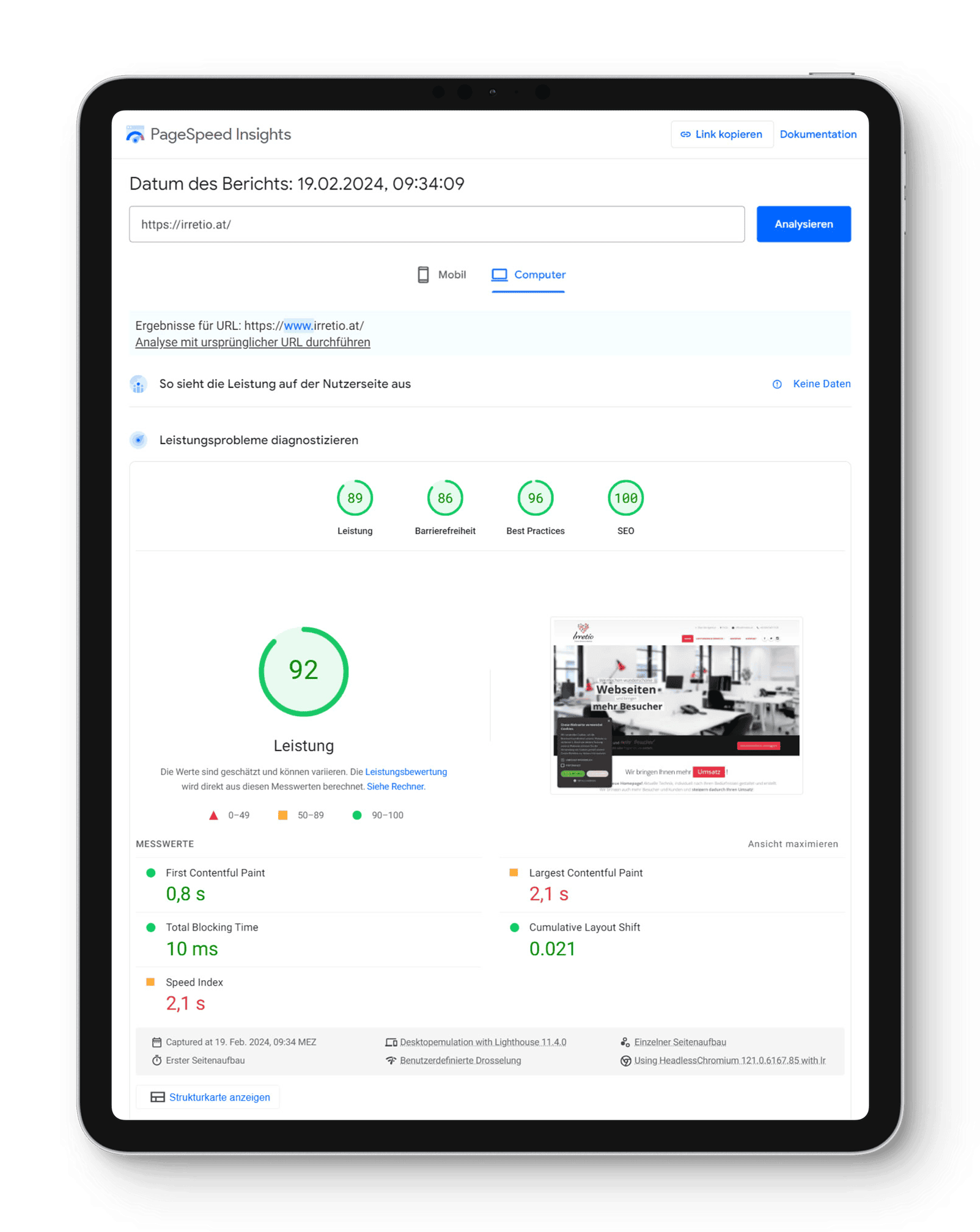 iPad mit Screenshot einer Website-Analyse